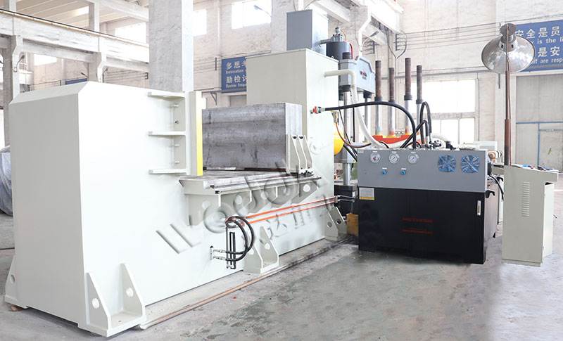 500噸卧式(shi)單柱液壓機