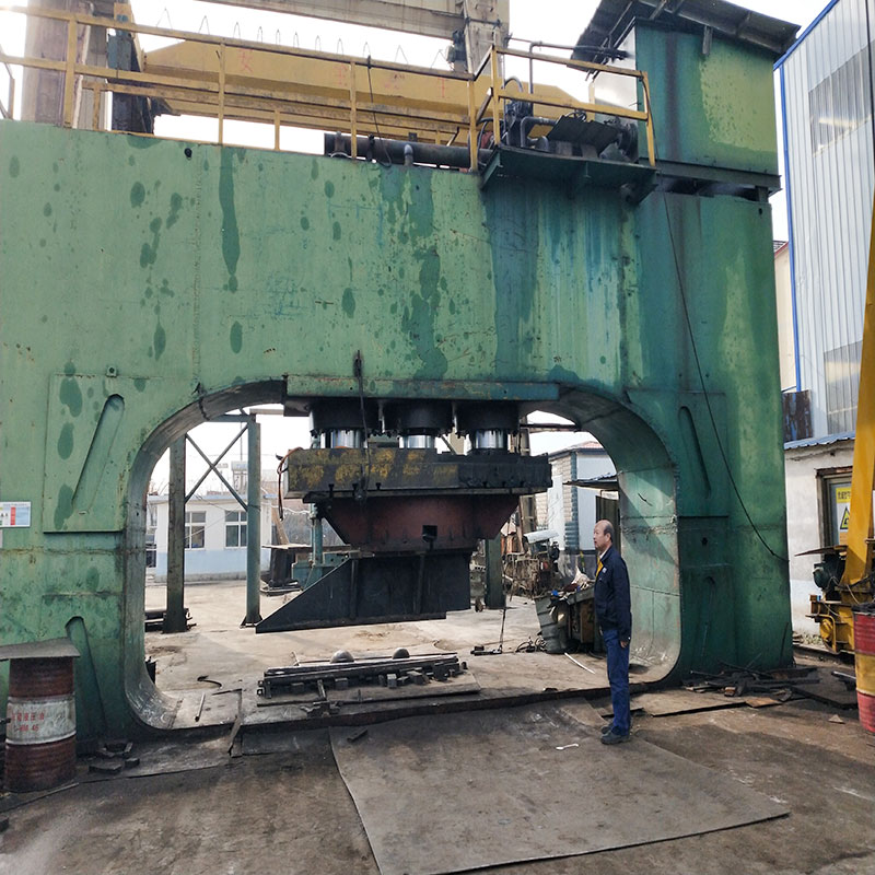 1000噸龍門式(shì)液壓機 1000噸龍門式(shì)液壓機