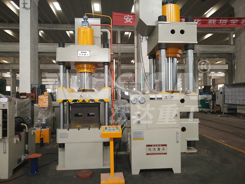 四柱液壓(ya)機 四柱液壓機