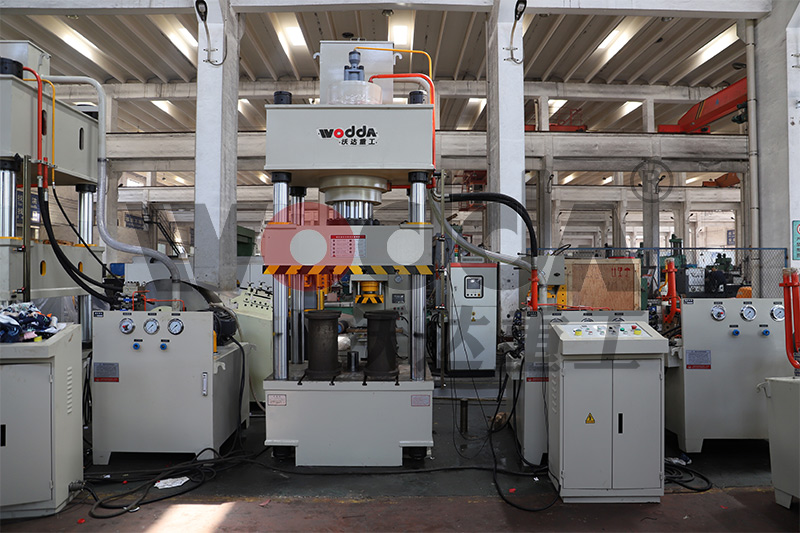 315噸(dūn)四柱液(ye)壓機 315噸(dun)四柱液(yè)壓機