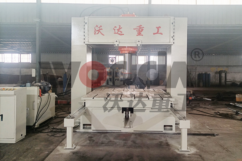 315噸龍門(men)液壓機(ji) 315噸龍門(mén)液壓機(jī)