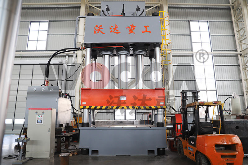 玻璃鋼(gang)汽車防撞梁(liang)模壓液壓機(ji) 玻璃鋼汽車(che)防撞梁模壓(yā)液壓機