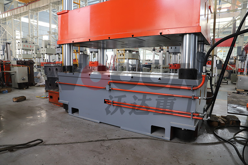 玻璃(lí)鋼汽車防撞(zhuàng)梁模壓液壓(ya)機 玻璃鋼汽(qì)車防撞梁模(mó)壓液壓機