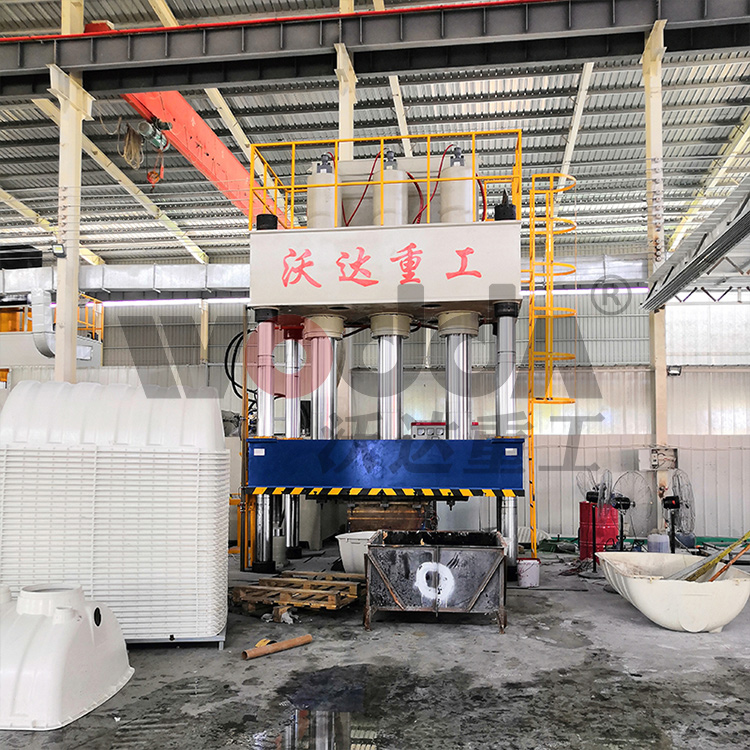 玻(bo)璃鋼淨水槽成(chéng)型液壓機 玻璃(lí)鋼淨水槽成型(xíng)液壓機