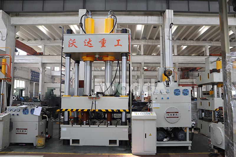 500噸四(sì)柱液壓機 500噸四(sì)柱液壓機