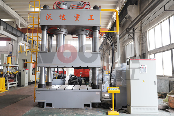 三梁四(sì)柱液壓機價(jia)格 三梁四柱(zhu)液壓機價格(gé)