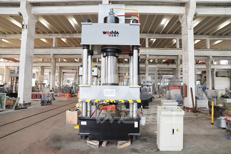 315噸(dūn)四柱液壓機價格(ge) 315噸四柱液壓機價(jia)格