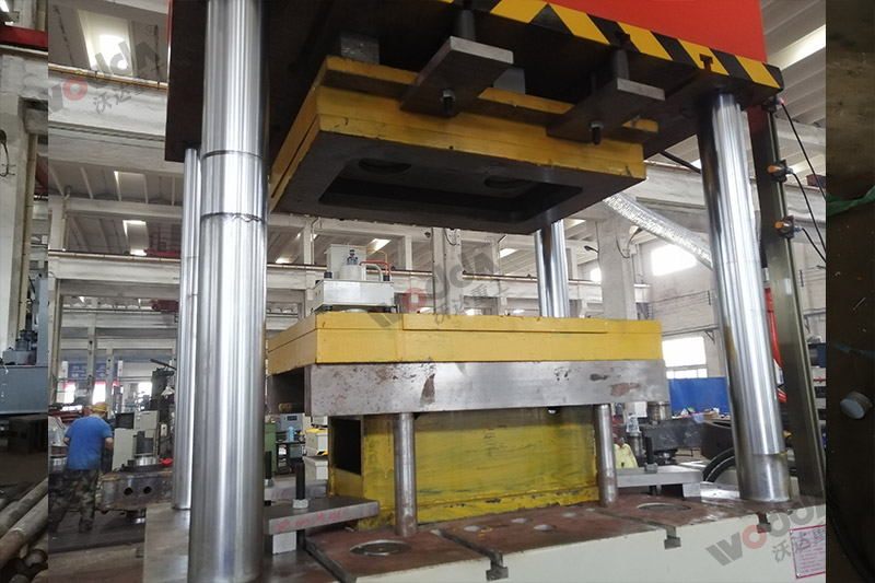 不鏽鋼托(tuo)盤拉伸液(yè)壓機 不鏽(xiù)鋼托盤拉(la)伸液壓機(ji)