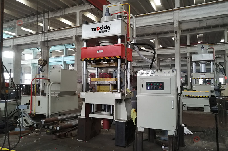 不鏽鋼托(tuo)盤拉伸液(ye)壓機 不鏽(xiu)鋼托盤拉(lā)伸液壓機(ji)