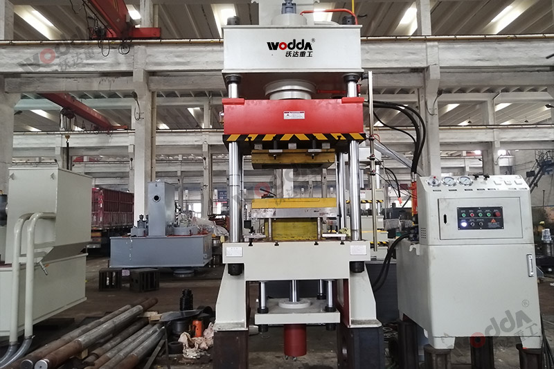 不鏽鋼托(tuo)盤拉伸液(ye)壓機 不鏽(xiù)鋼托盤拉(lā)伸液壓機(jī)