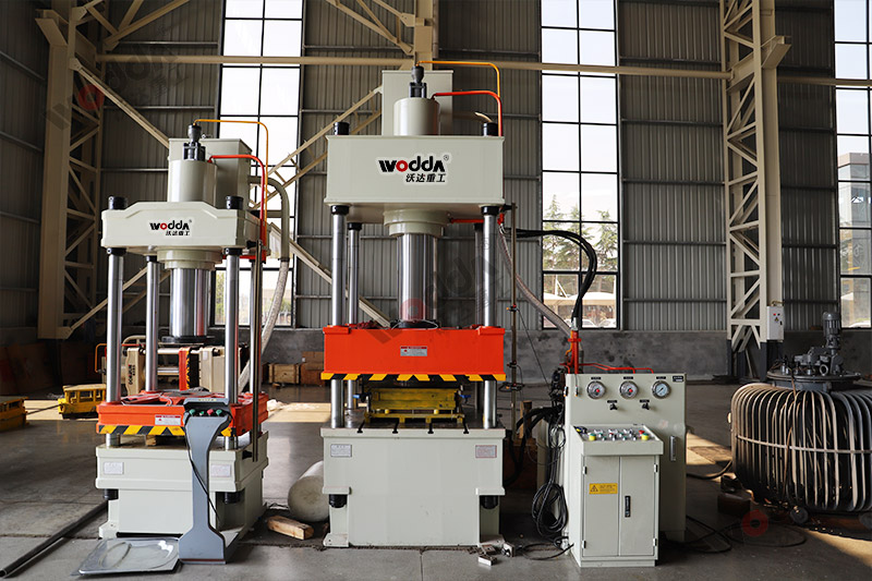 200噸不鏽鋼蓋(gai)成型液壓機(jī) 200噸不鏽鋼蓋(gài)成型液壓機(jī)