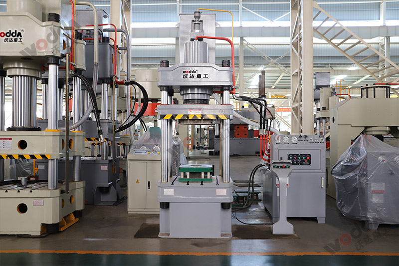 200噸(dun)五金配件成(chéng)型液壓機 200噸(dūn)五金配件成(cheng)型液壓機