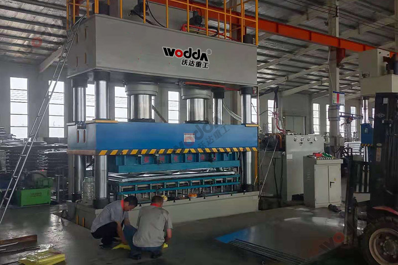 1000噸不鏽鋼水箱(xiāng)闆拉伸液壓機_1000T雙(shuang)缸四柱拉伸機