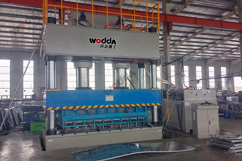 1000噸不鏽(xiù)鋼水箱闆拉伸液(ye)壓機_1000T雙缸四柱拉(lā)伸機