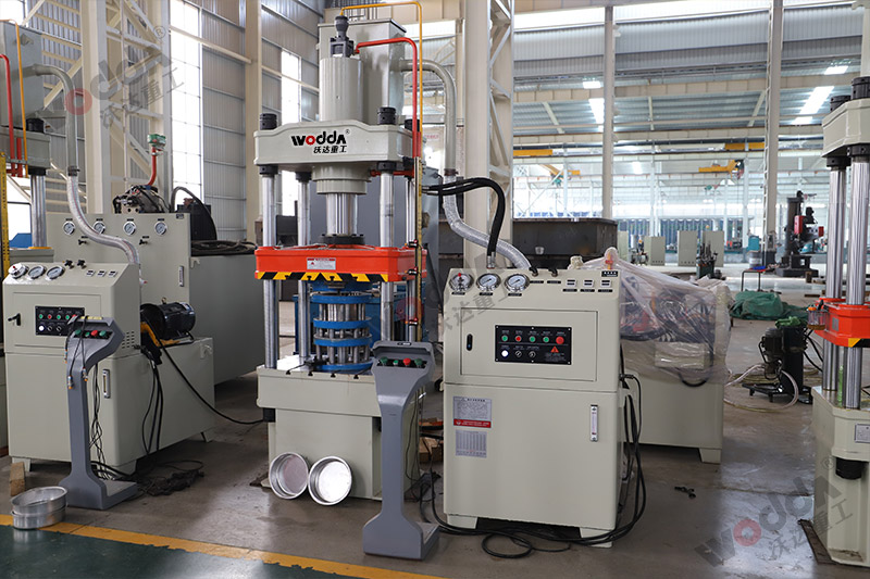 100噸電(diàn)機端蓋拉伸(shen)液壓機_100T四柱(zhù)拉伸液壓機(jī) 100噸電機端蓋(gai)拉伸液壓機(jī)_100T四柱拉伸液(yè)壓機