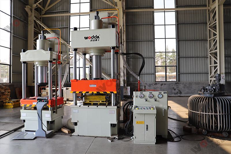 200噸不鏽(xiù)鋼蓋闆拉伸(shēn)液壓機 200噸不(bu)鏽鋼蓋闆拉(la)伸液壓機