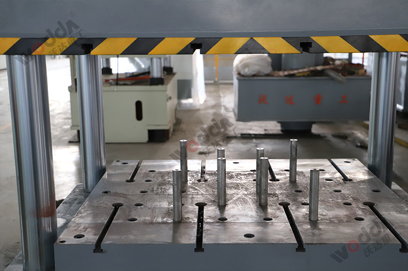 250噸拉(la)伸機工作台(tai) 250噸拉伸機工(gōng)作台