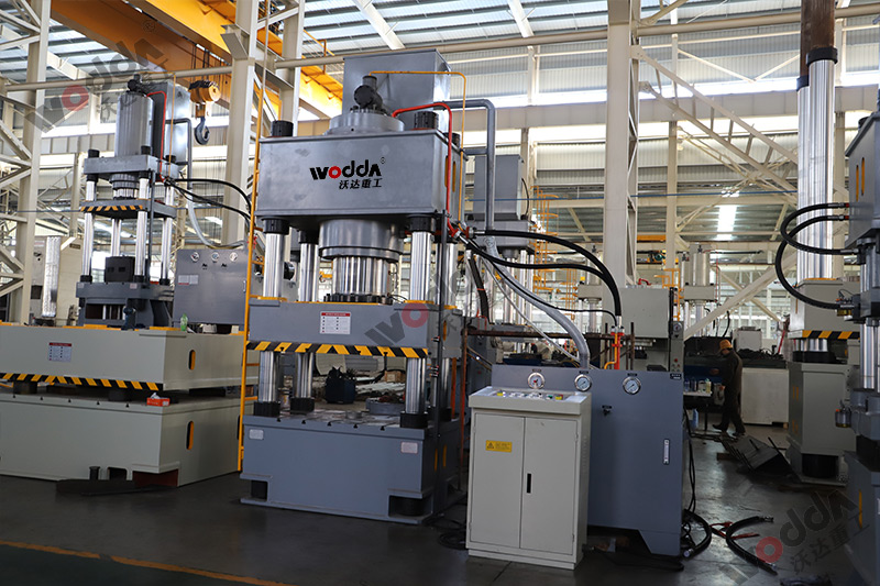 630噸拉(la)伸液壓機(jī) 630噸拉伸液(ye)壓機