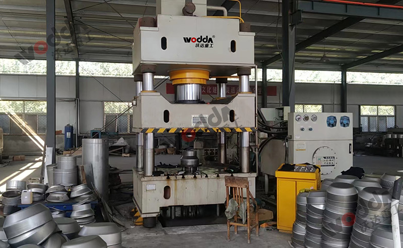 500噸不鏽鋼(gāng)封頭拉伸液(yè)壓機