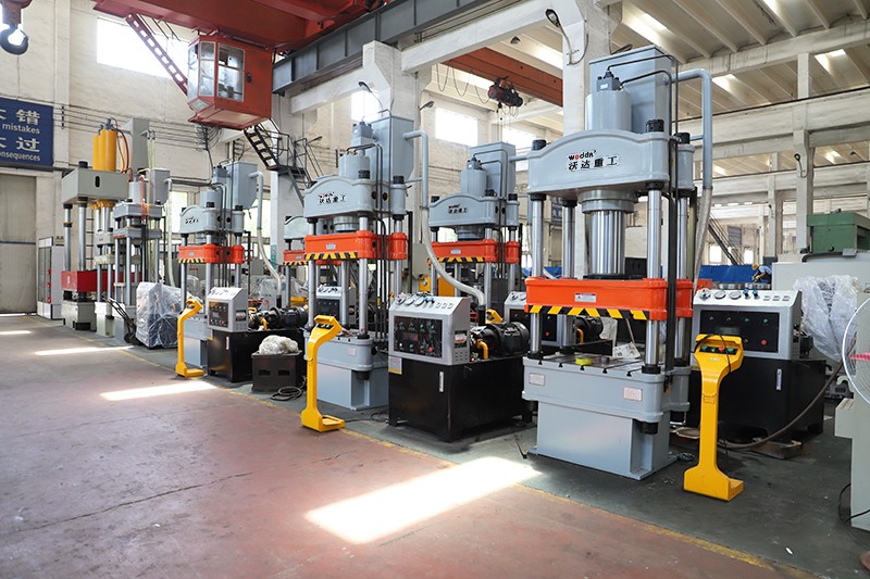 200噸汽車配件拉(la)伸液壓機 200噸汽(qì)車配件拉伸液(ye)壓機