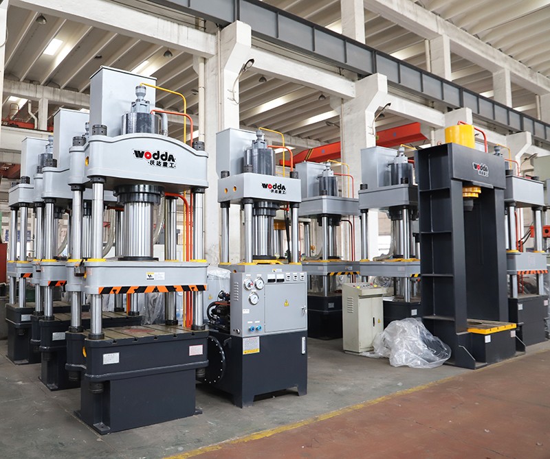 200噸汽車配件拉(la)伸液壓機 200噸汽(qi)車配件拉伸液(yè)壓機