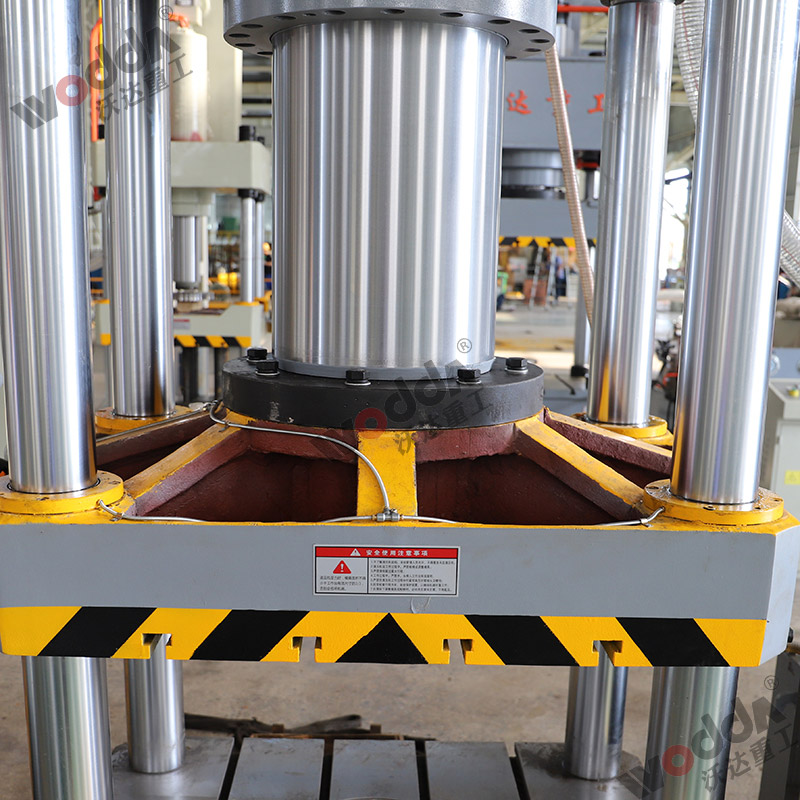 315噸(dun)拉伸液(ye)壓機油(yóu)缸 315噸拉(lā)伸液壓(ya)機油缸(gang)