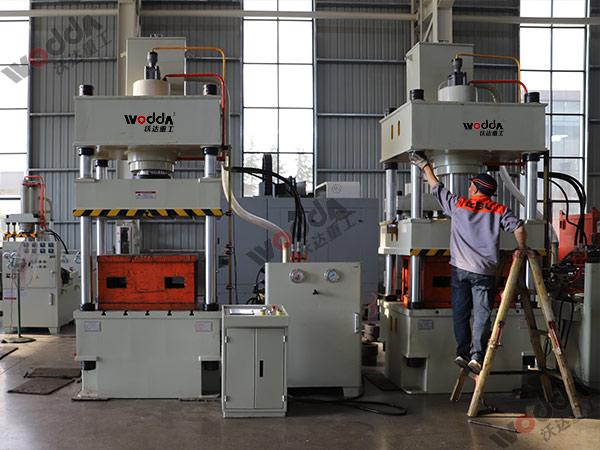 200噸拉伸(shēn)液壓機 200噸拉(lā)伸液壓機