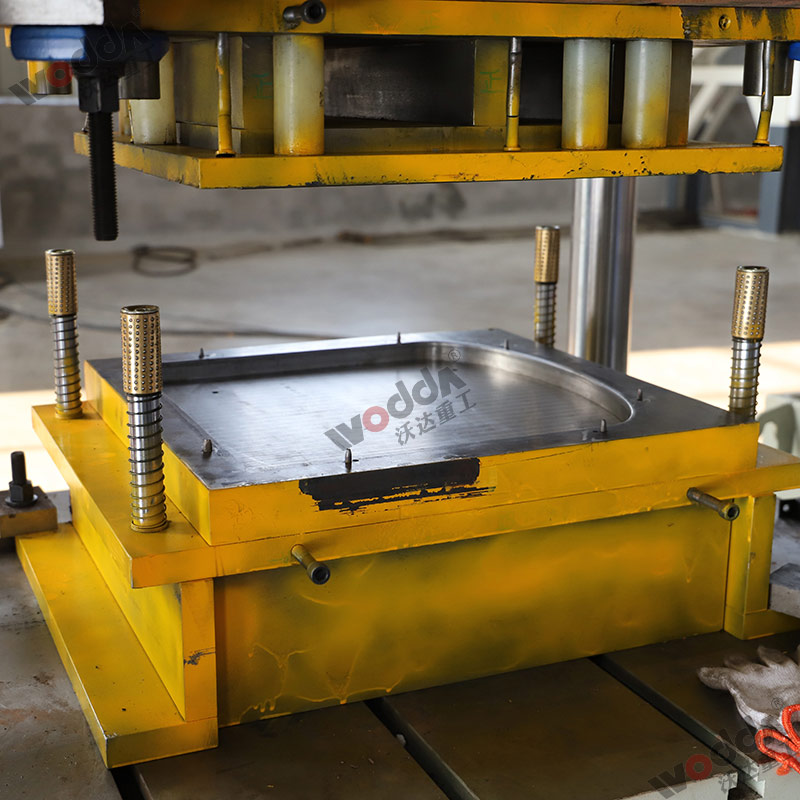 不(bu)鏽鋼闆(pan)材拉伸(shen)機模具(jù) 不鏽鋼(gāng)闆材拉(lā)伸機模(mo)具