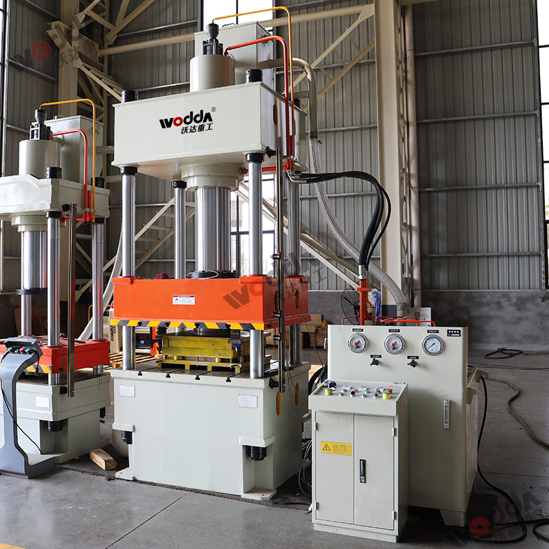 不(bu)鏽鋼闆(pǎn)材拉伸(shen)機 不鏽(xiu)鋼闆材(cái)拉伸機(jī)