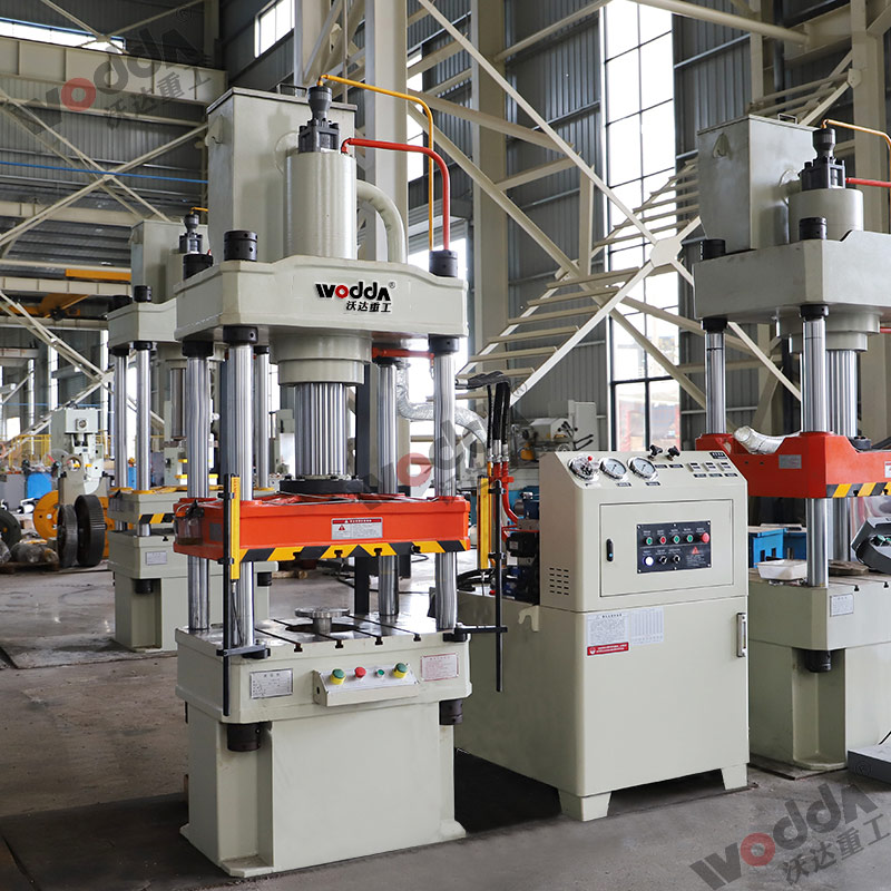 100噸三梁四柱(zhu)液壓機 100噸三梁(liang)四柱液壓機