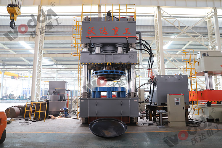 封(feng)頭液壓機