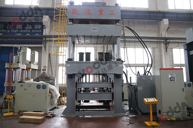 單動薄(báo)闆拉伸(shen)液壓機(jī)