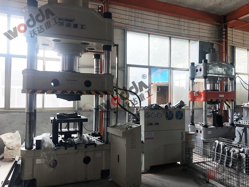 200噸金屬薄闆(pan)拉伸機 200噸金(jīn)屬薄闆拉伸(shen)機