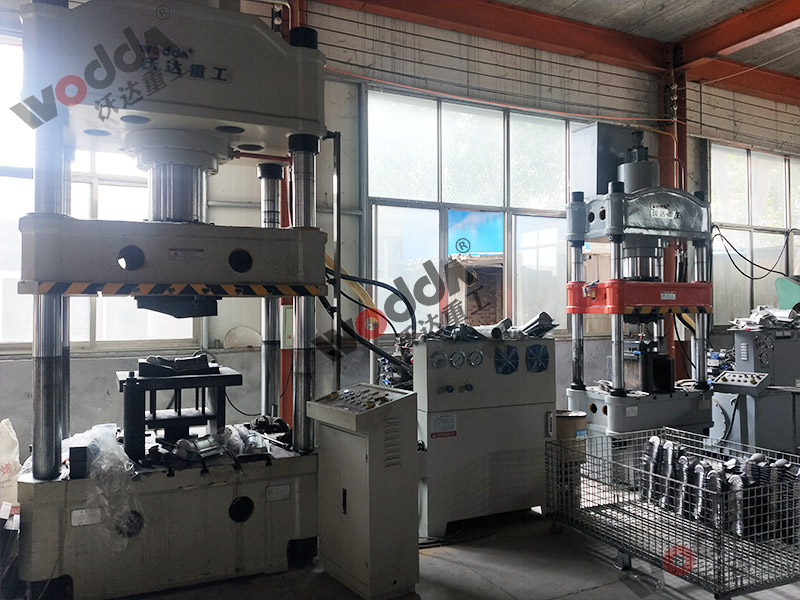 200噸金屬薄(báo)闆拉伸機 200噸(dun)金屬薄闆拉(lā)伸機