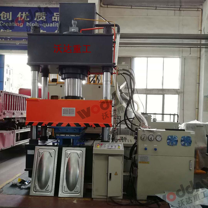 400噸不鏽(xiu)鋼水箱成型(xíng)液壓機 400噸不(bu)鏽鋼水箱成(cheng)型液壓機