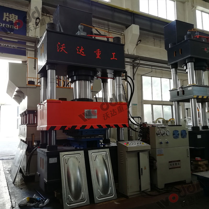 400噸不(bu)鏽鋼水箱拉伸(shen)液壓機 400噸不鏽(xiù)鋼水箱拉伸液(yè)壓機