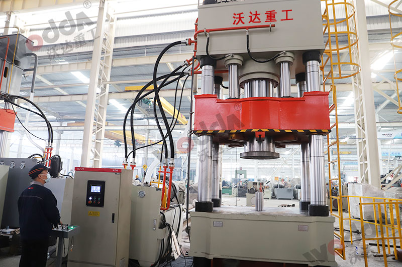 800噸封頭拉(la)伸液壓機 800噸封(feng)頭拉伸液壓機(ji)