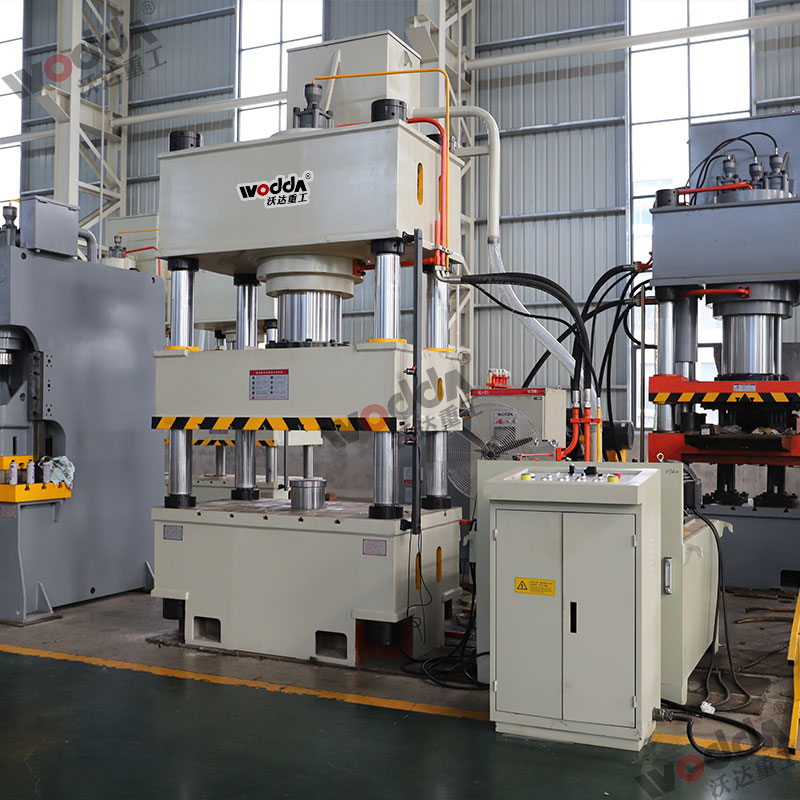 400噸不鏽(xiù)鋼水箱闆拉伸液(yè)壓機 400噸不鏽鋼水(shuǐ)箱闆拉伸液壓機(jī)