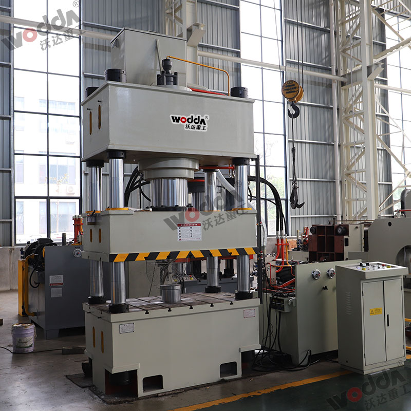 400噸不(bu)鏽鋼水箱闆拉伸(shēn)液壓機 400噸不鏽鋼(gang)水箱闆拉伸液壓(ya)機