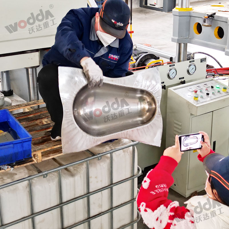 不鏽鋼蹲便器(qì)成品 不鏽鋼蹲(dūn)便器成品