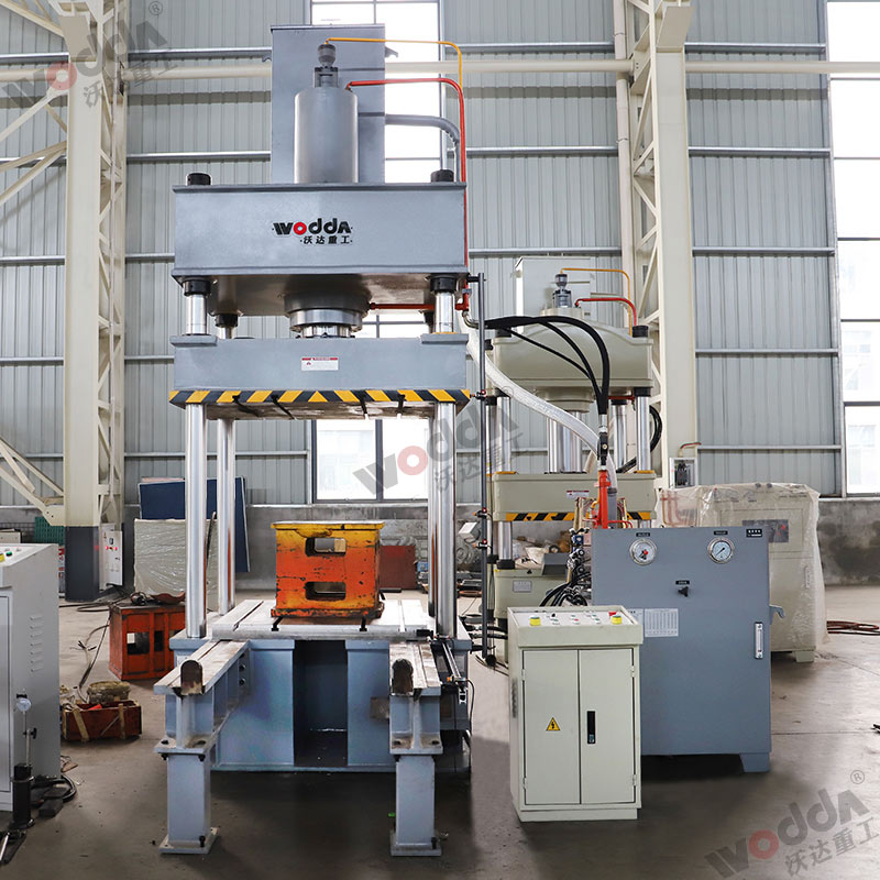 200噸四柱拉伸(shēn)液壓機 200噸四(sì)柱拉伸液壓(ya)機