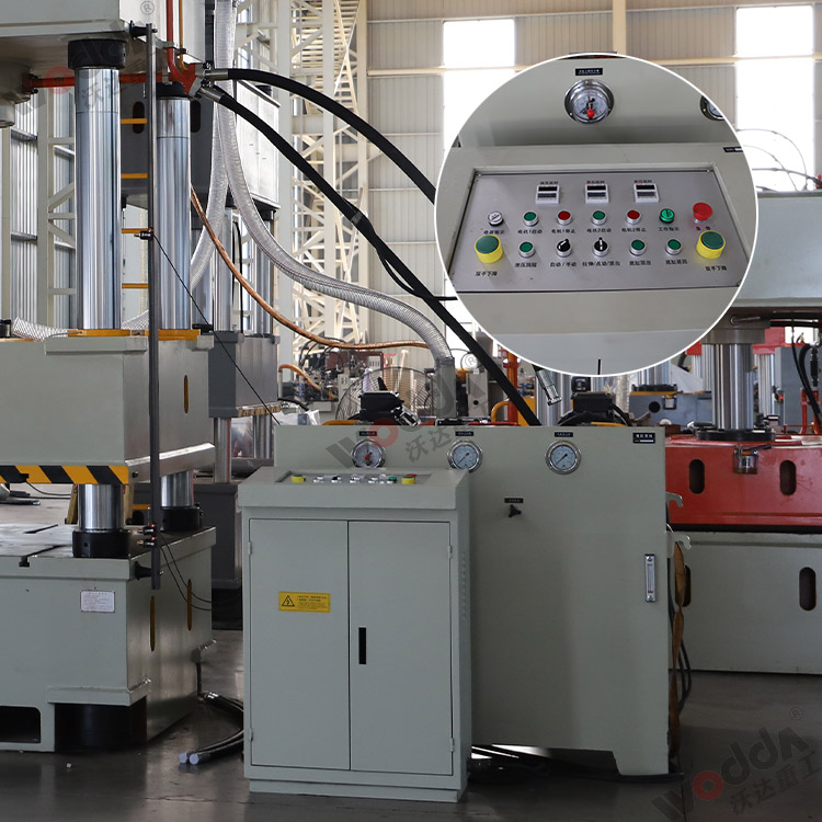 630噸四(si)柱液壓(yā)機(電器(qi)櫃) 630噸四(sì)柱液壓(yā)機(電器(qi)櫃)