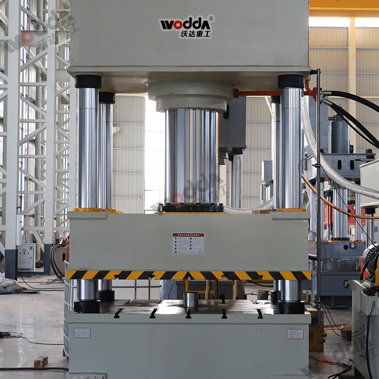 630噸四柱(zhù)液壓機(ji)機身 630噸(dun)四柱液(ye)壓機機(jī)身