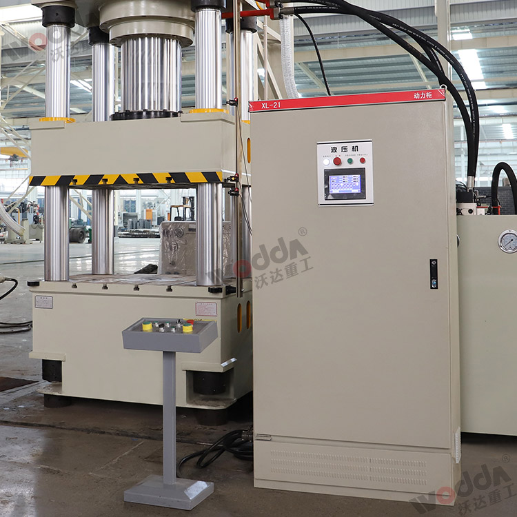 500噸(dūn)拉伸液壓機(移(yí)動控制台、電氣(qì)櫃) 500噸拉伸液壓(ya)機(移動控制台(tái)、電氣櫃)