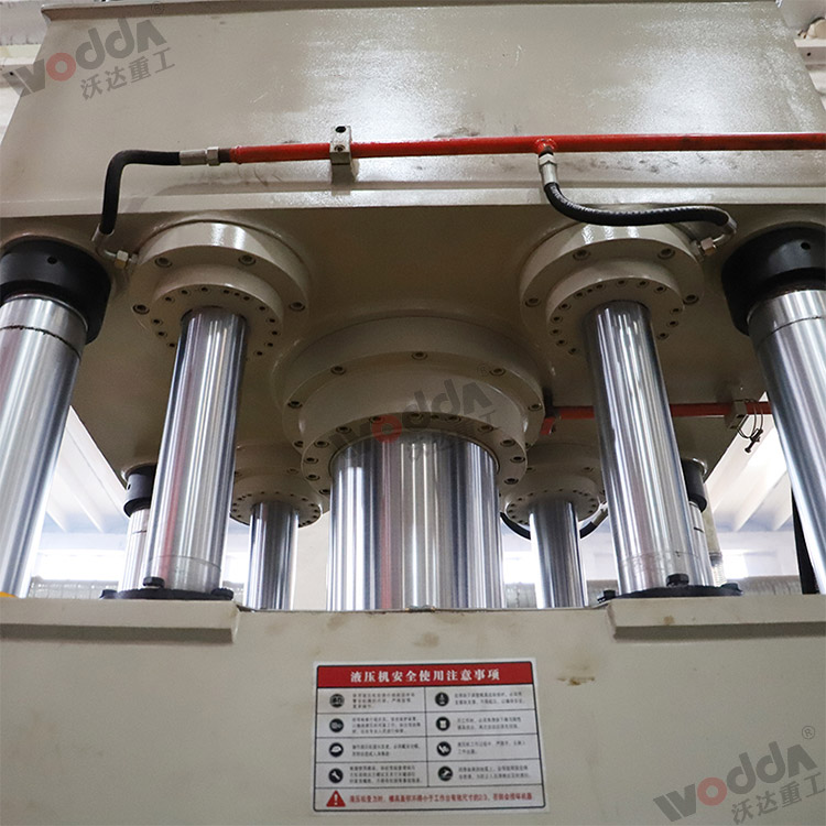 封(fēng)頭液壓(ya)機油缸(gang) 封頭液(ye)壓機油(you)缸