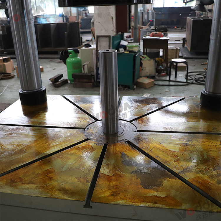 315噸封頭(tóu)液壓機(jī)上頂缸(gāng) 315噸封頭(tóu)液壓機(jī)上頂缸(gāng)