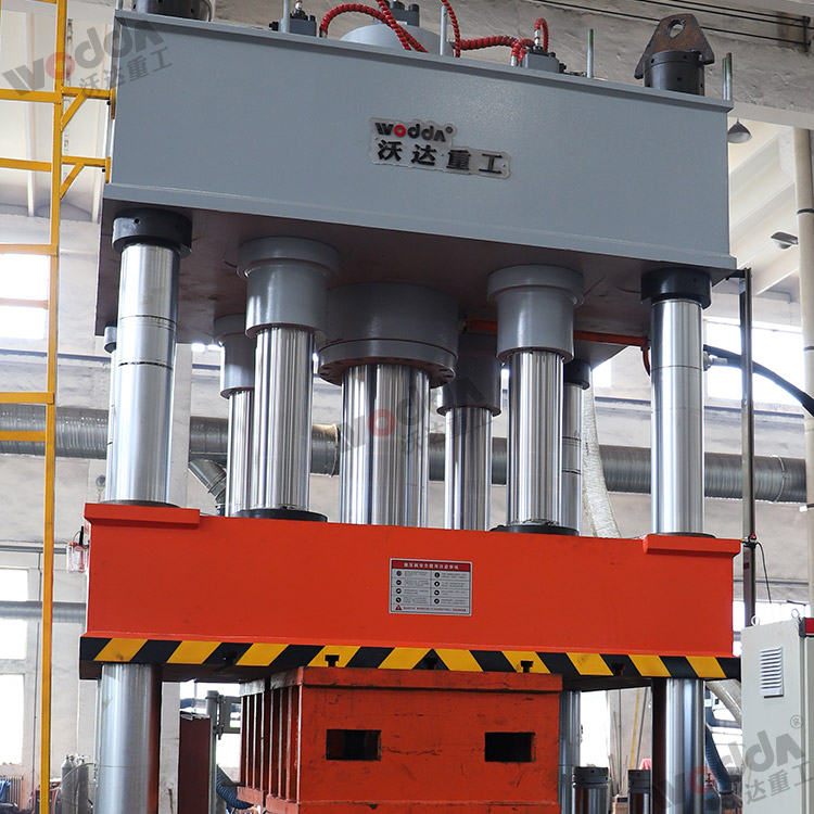 630噸封頭(tóu)液壓機(主(zhu)缸、壓邊缸(gang)) 630噸封頭液(ye)壓機(主缸(gang)、壓邊缸)