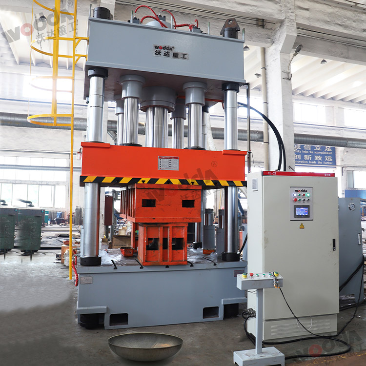 630噸封(fēng)頭液壓機(jī)(圖2) 630噸封頭(tóu)液壓機(圖(tu)2)