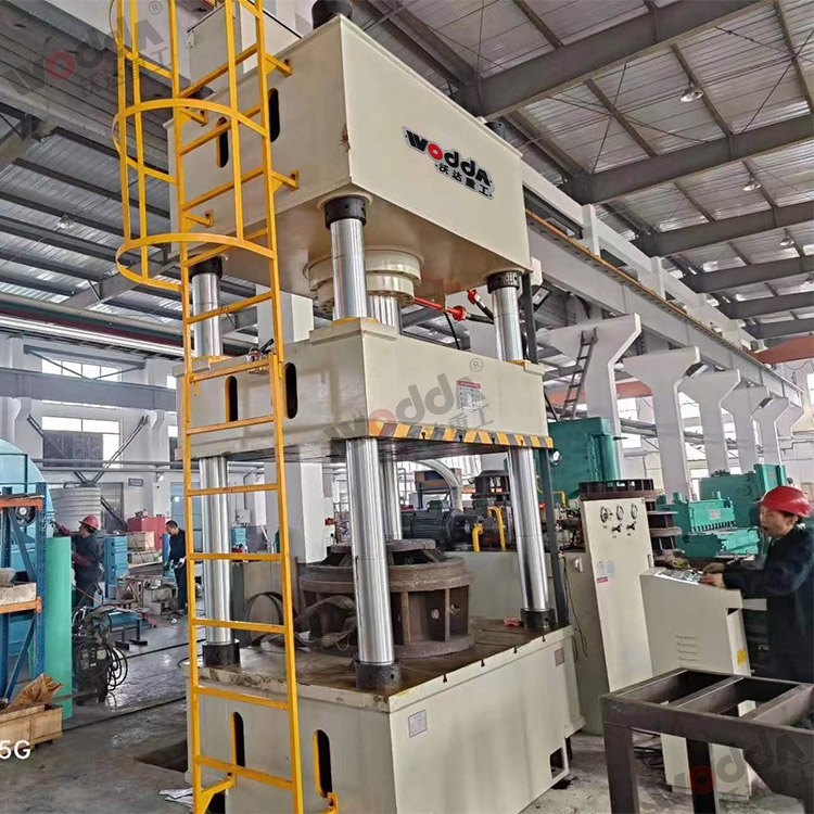 315噸汽車(chē)配件拉(la)伸液壓(yā)機(圖3) 315噸(dun)汽車配(pei)件拉伸(shen)液壓機(jī)(圖3)