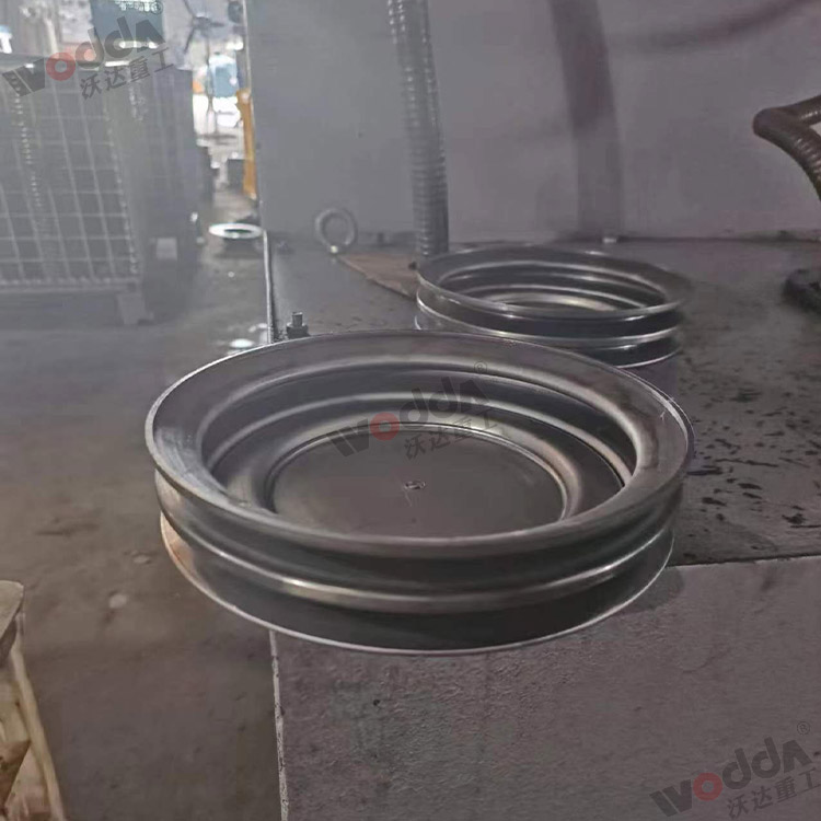 315噸上置液(yè)壓墊拉伸液壓機(jī)應用 315噸上置液壓(ya)墊拉伸液壓機應(ying)用